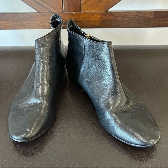 Cole Haan Shoes - Cole Haan black leather booties in a size 6 side zipper